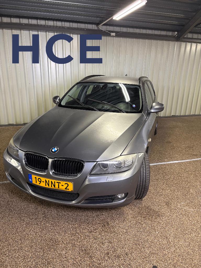 BMW 3-Serie 2.0 318 I Touring 2010 Grijs MOTOR DEFECT, Auto's, BMW, Achterwielaandrijving, Origineel Nederlands, Handgeschakeld