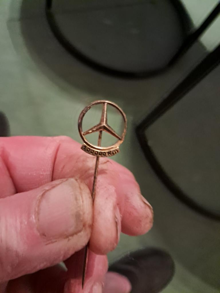 Vergulde Mercedes speldje, Verzamelen, Ophalen of Verzenden
