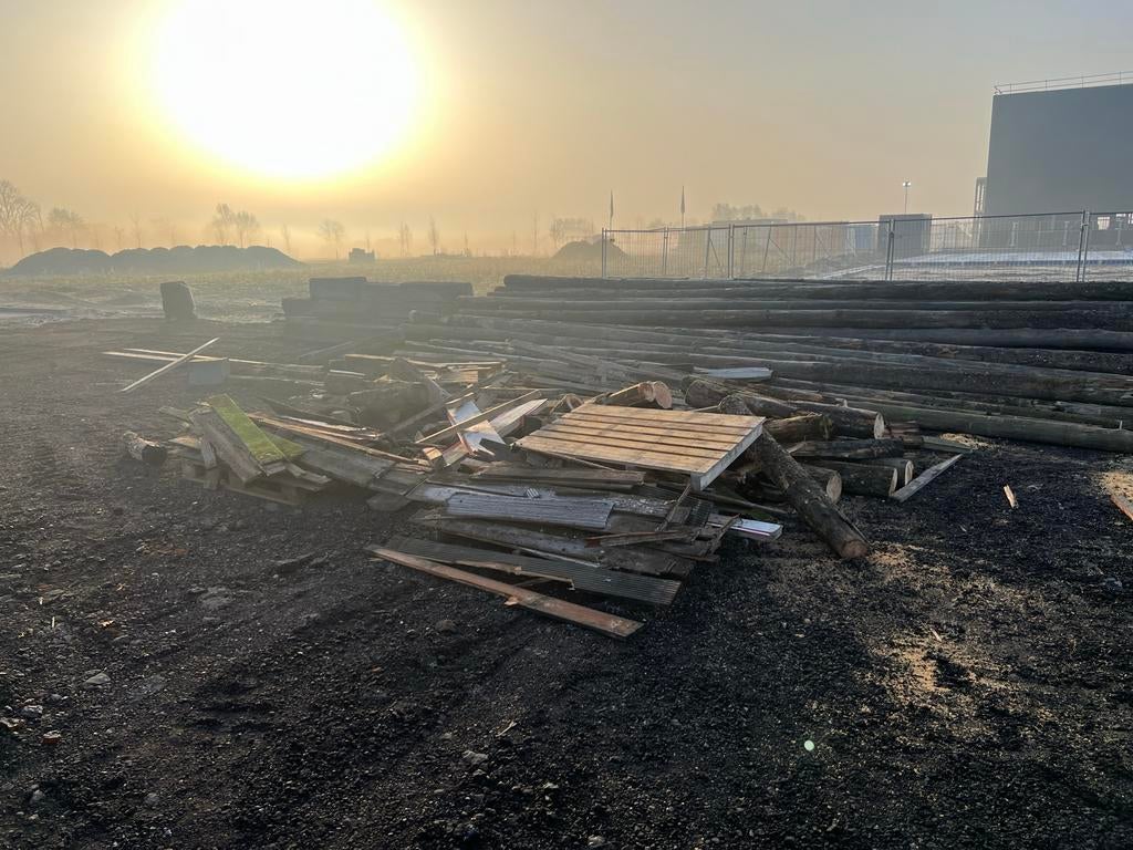 Gratis brandhout: diverse soorten en maten, Tuin en Terras, Haardhout, 6 m³ of meer, Ophalen of Verzenden, Overige houtsoorten