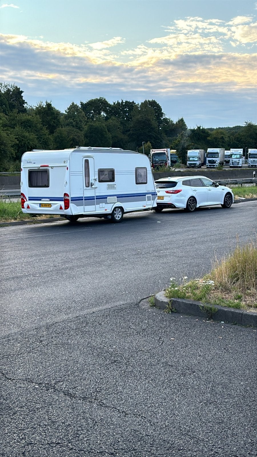 Hobby 410 SFE met mover/voortent dorema en luifel dorema, Caravans en Kamperen, Hobby, Frans bed, Particulier, 4 tot 5 meter