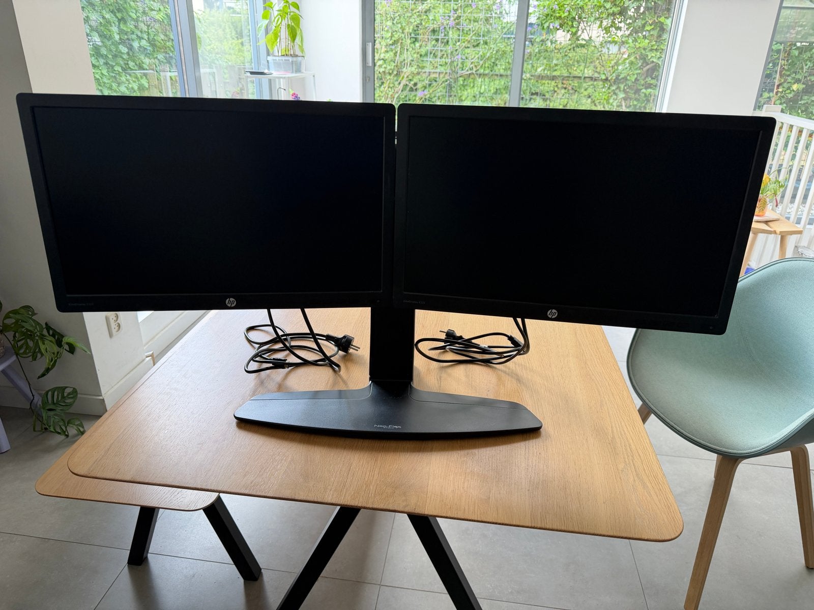 2x HP E222 21,5 inch monitor met in hoogte verstelbare voet, Computers en Software, Monitoren, Ophalen, Gebruikt, IPS, In hoogte verstelbaar