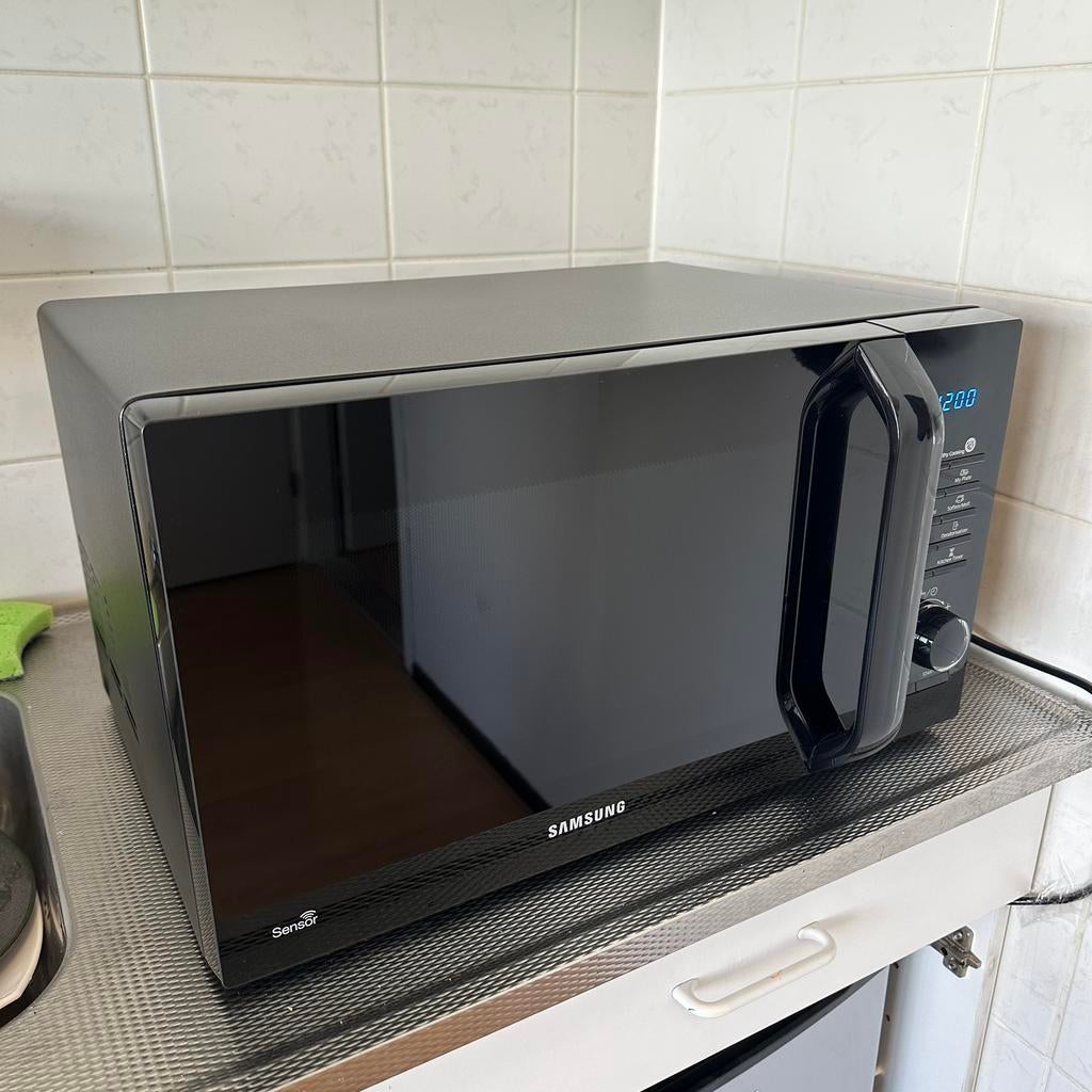 Samsung solo-magnetron 28L 1000W 2020 MS28H5125GK, Ophalen, Zo goed als nieuw, Draaiplateau