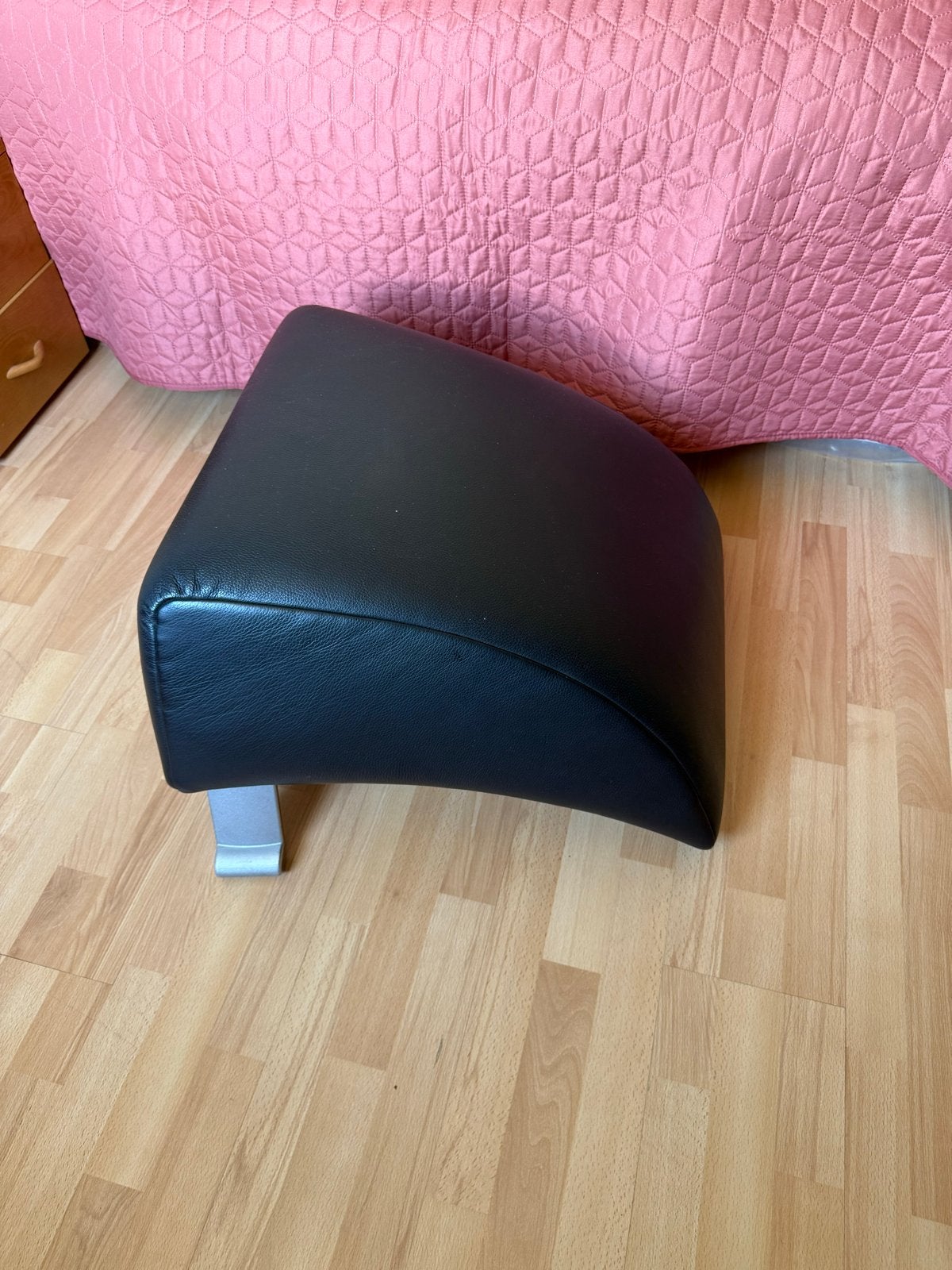 Rolf Benz 322 voetenbank - Zwart leer, Ophalen, Overige vormen, 50 tot 75 cm, Minder dan 50 cm
