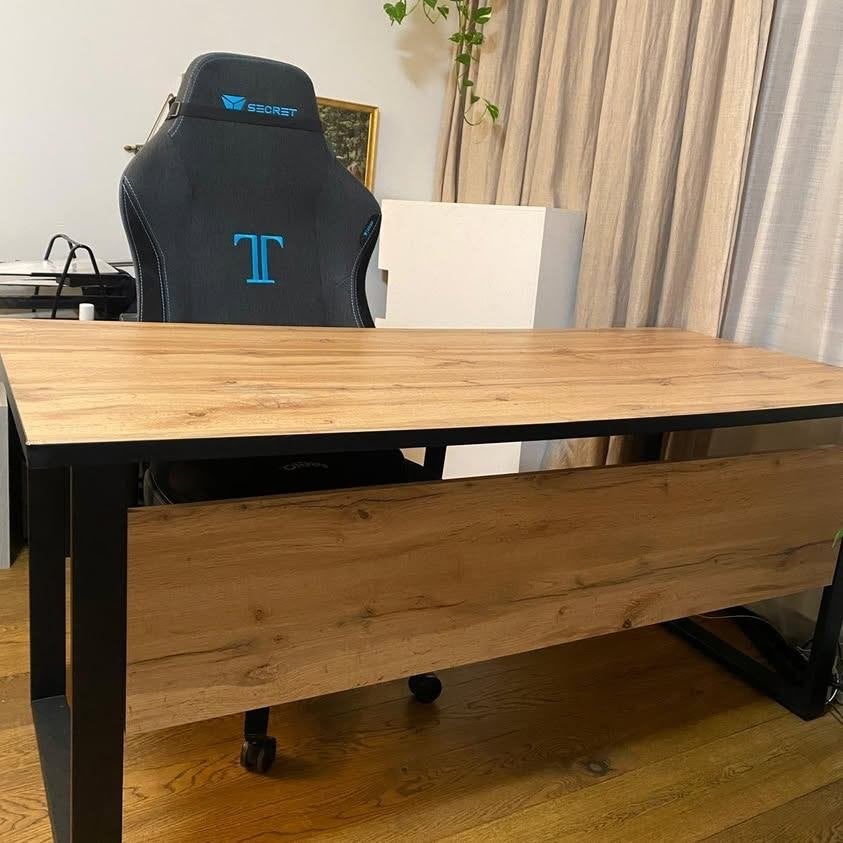 Large German-Made Office Desk, Wood Finish & Metal Frame, Huis en Inrichting, Ophalen, 160 cm, Gebruikt, Hout