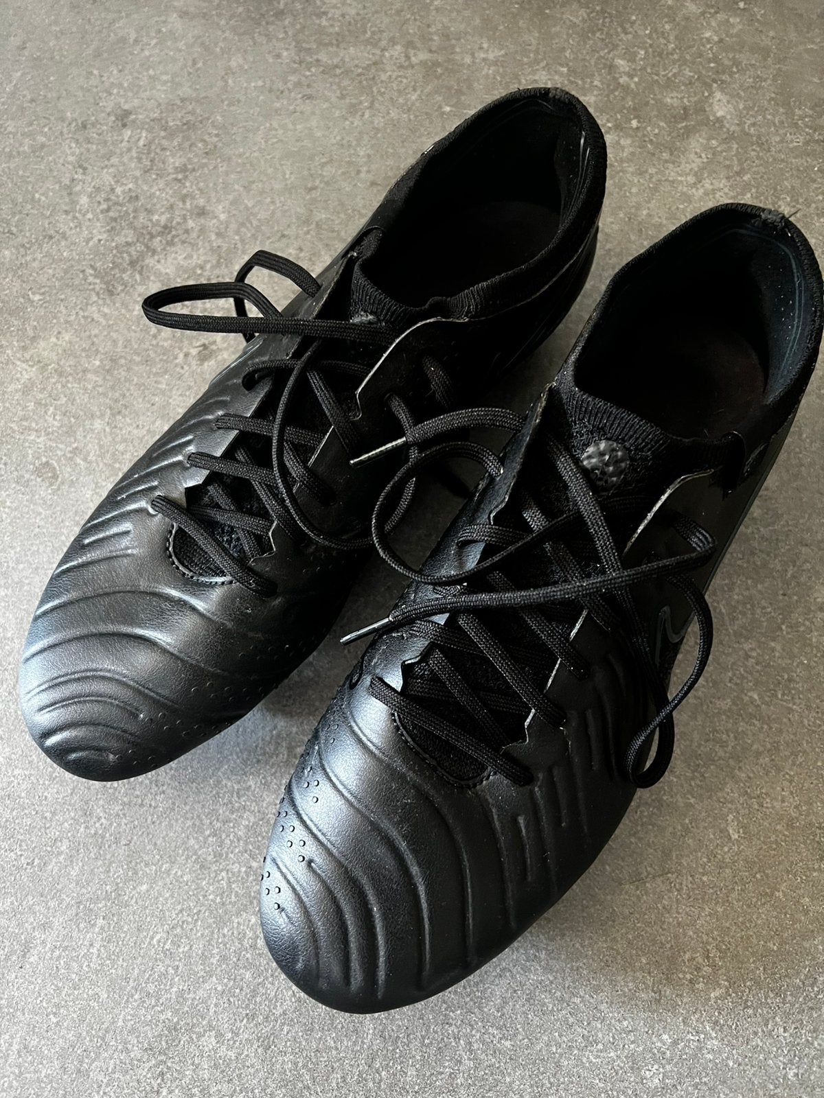 Nike voetbalschoenen maat 43 stalen noppen, Ophalen of Verzenden, Zo goed als nieuw, Schoenen