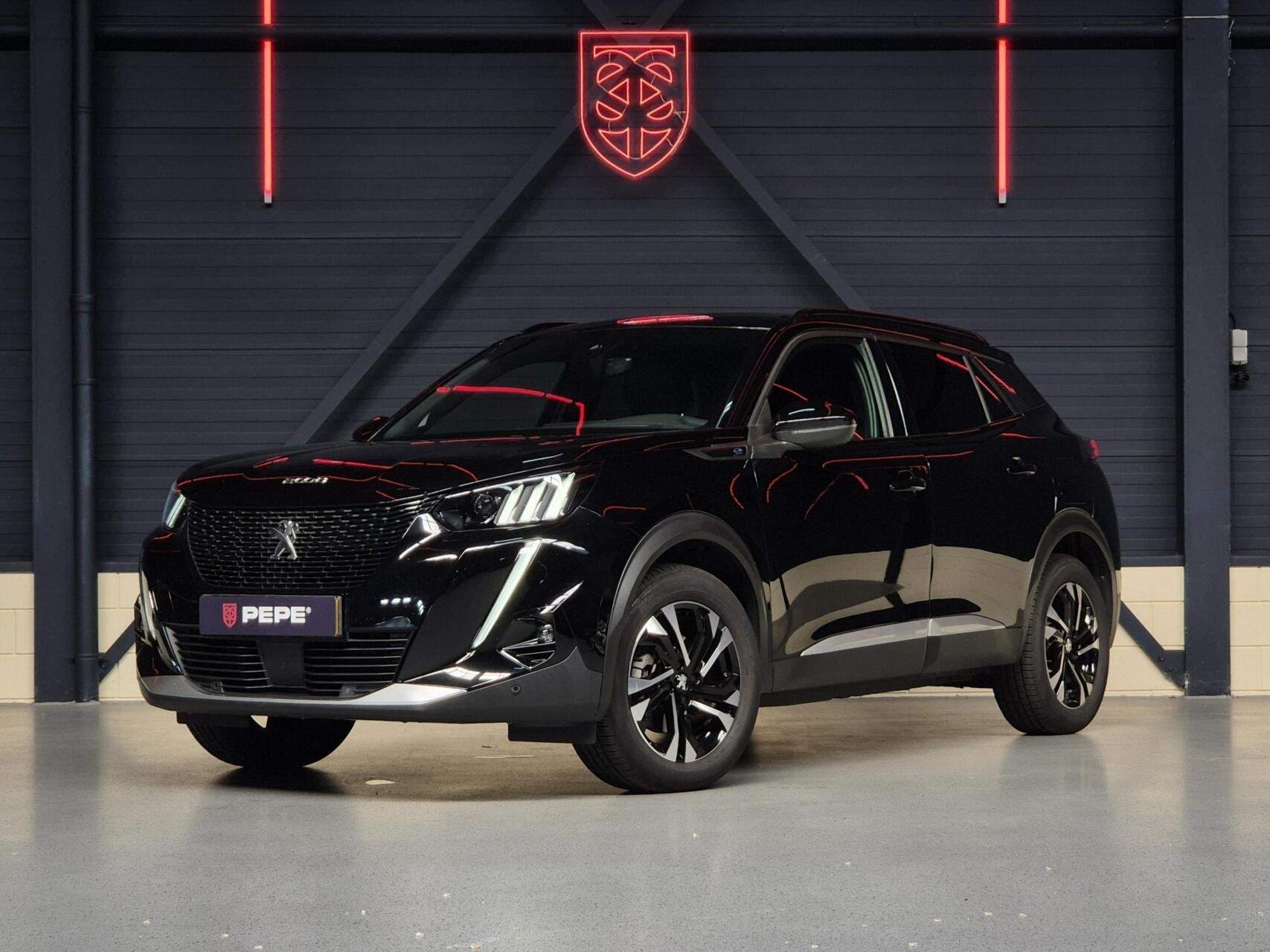 Peugeot e-2008 EV GT Pack 50 kWh |CAM.|CRUISE|APP|SFEER, Auto's, 330 km, 136 pk, Gebruikt, Zwart