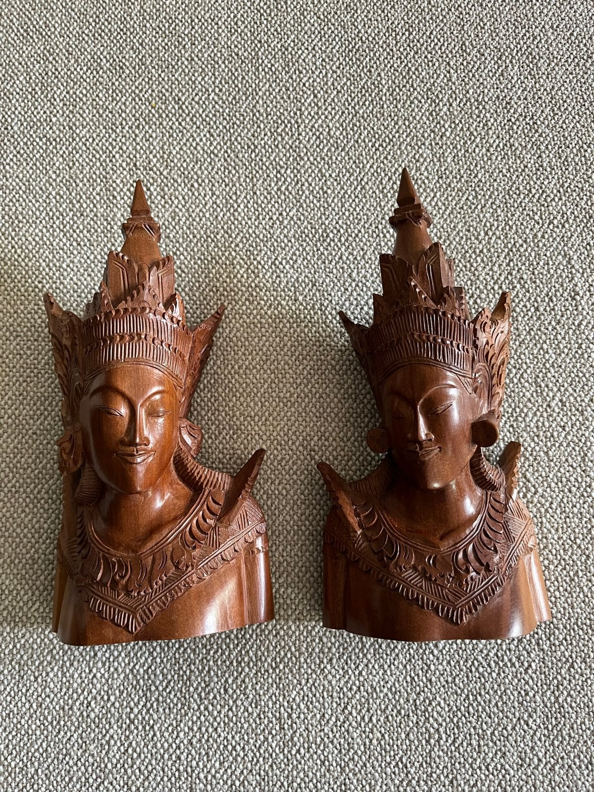 Set van 2 handgesneden houten beelden uit Azië, Antiek en Kunst, Ophalen, Overige onderwerpen, Handgemaakt, 20 - 50 cm