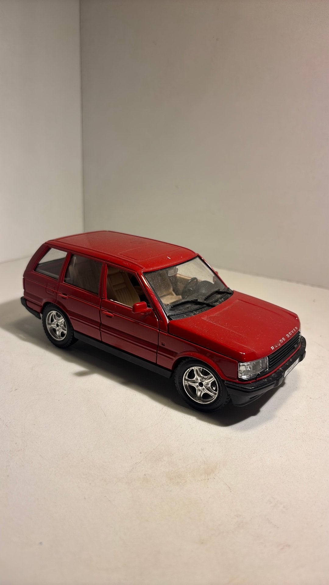 Land rover 2001 Bburago 1.24, Hobby en Vrije tijd, Ophalen of Verzenden, Bburago, A, A