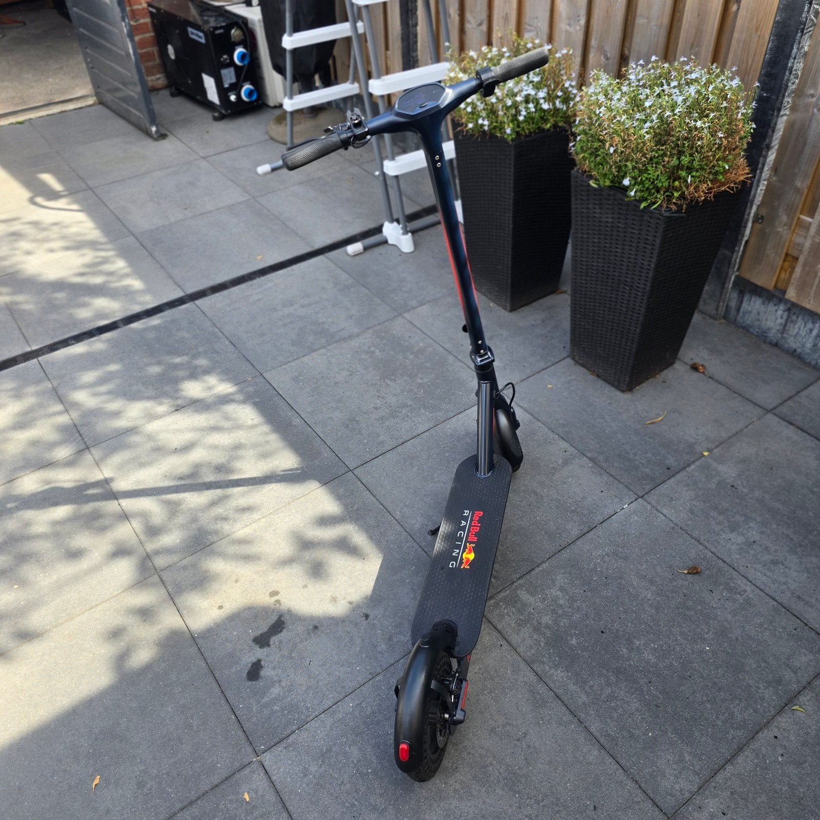 Elektrische step Redbull 10", Fietsen en Brommers, Ophalen, Zo goed als nieuw, Elektrische step (E-scooter), Red Bull Racing