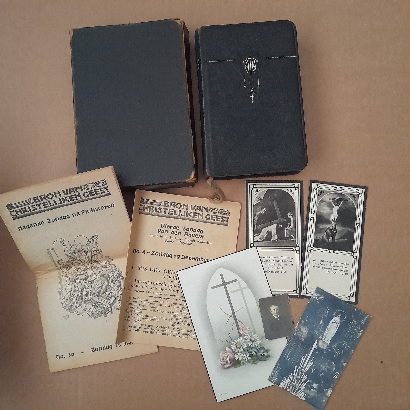Gulden wierookvat bijbel dd 1921 incl.prentjes zakbijbeltje, Ophalen of Verzenden