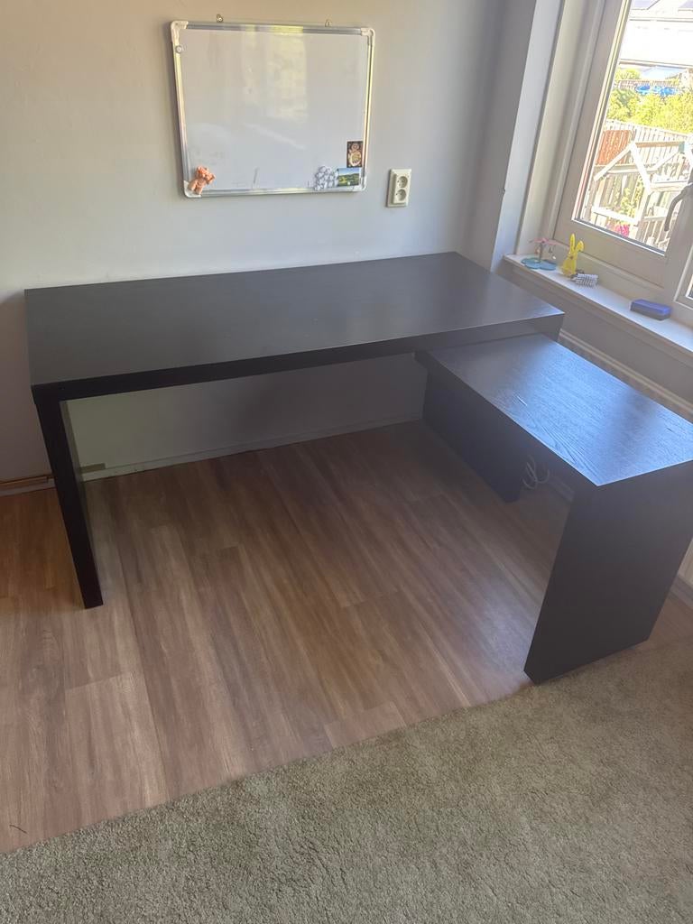 Ikea malm buro met uitschuif, Huis en Inrichting, Bureaus, Ophalen, Opbergruimte, Gebruikt, Spaanplaat of MDF