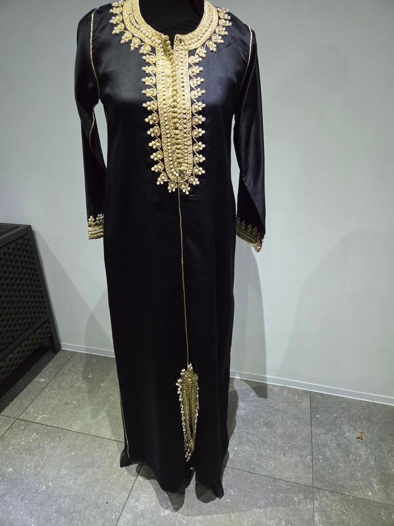 Marokkaanse jurk : Satijne Kaftan xs/ s ( takchita, Jelaba, Ophalen of Verzenden, Zo goed als nieuw, Maat 34 (XS) of kleiner, Zwart