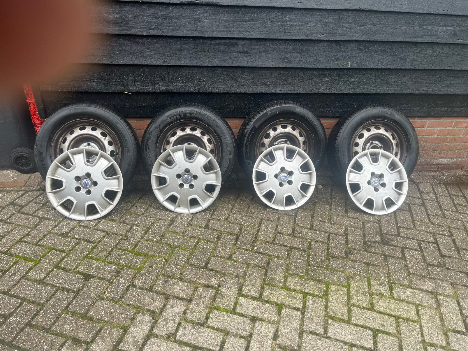 15 inch volvo velgen met wieldoppen, Ophalen, 15 inch, Banden en Velgen, Winterbanden