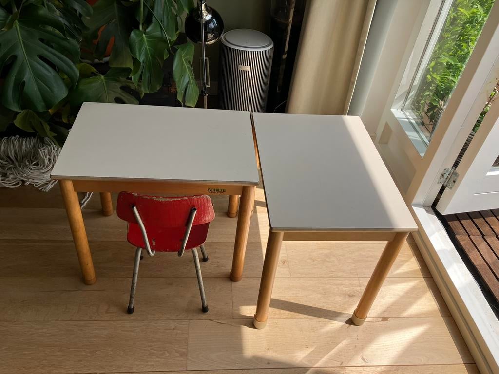 Twee mooie schoolbureautjes Schilte, Kinderen en Baby's, Ophalen of Verzenden, Gebruikt