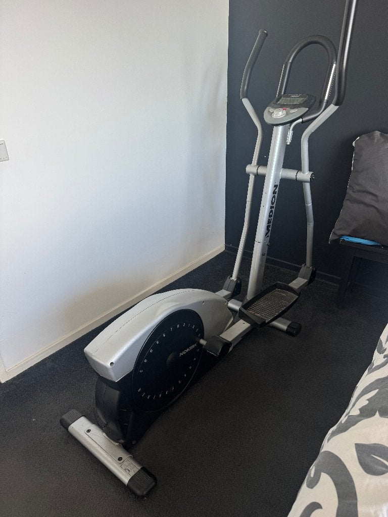 Medion Crosstrainer MD 15075 - Zo goed als nieuw, Sport en Fitness, Ophalen, Benen, Gebruikt, Crosstrainer