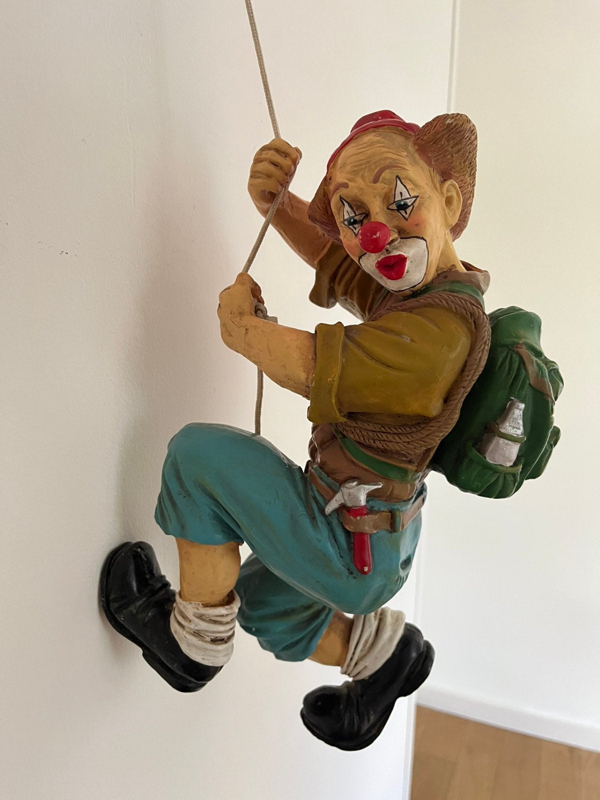 Hangende clown, Ophalen, Zo goed als nieuw