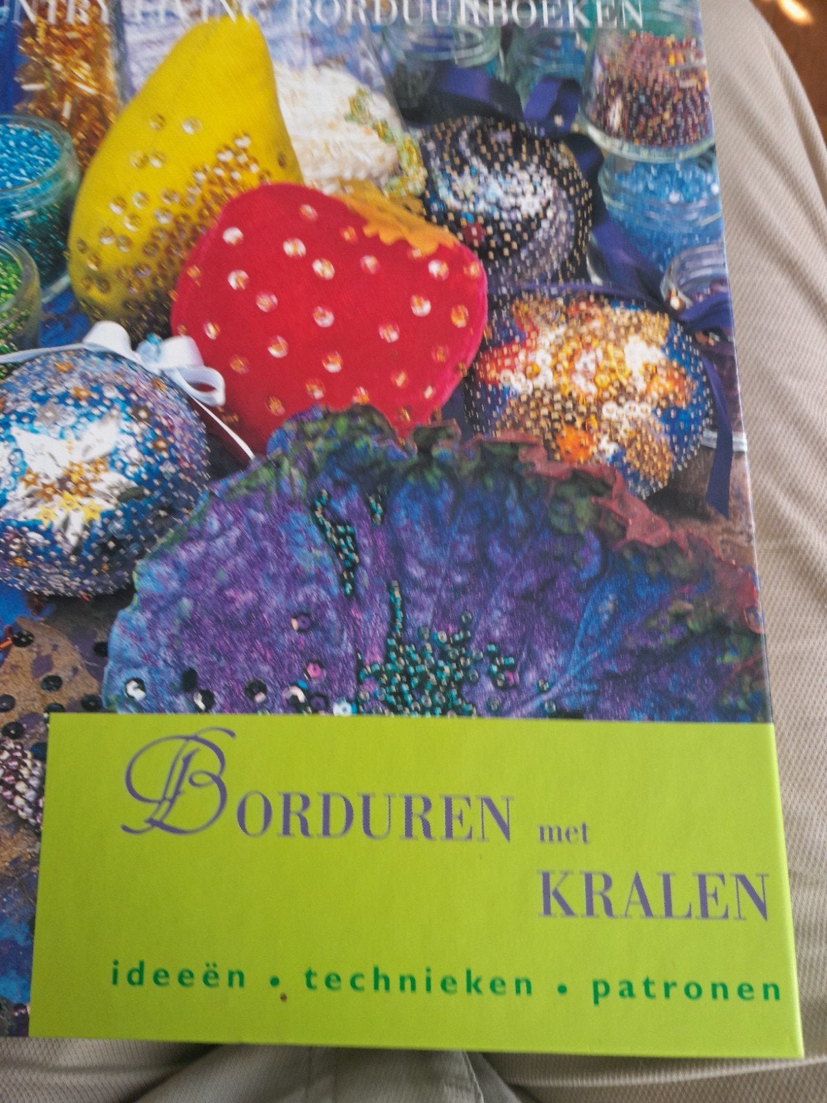 Borduren met kralen (Diana Vernon), Ophalen of Verzenden, Zo goed als nieuw