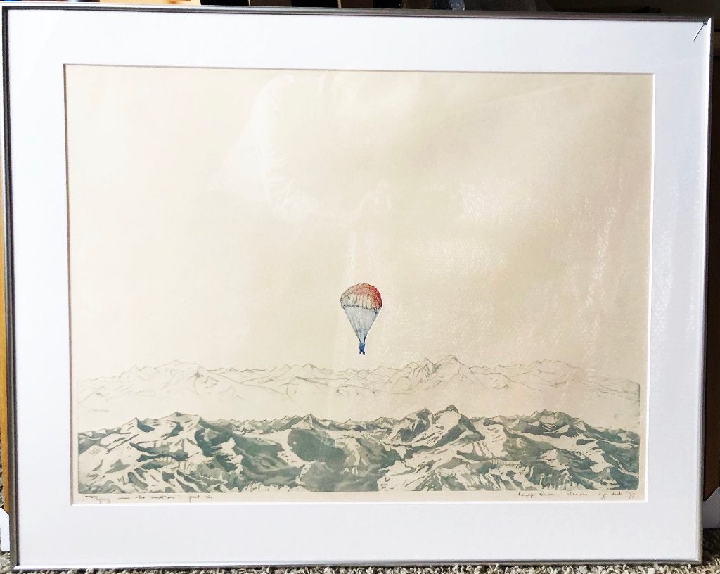 ets LEENTJE LINDERS - "Flying above the mountain", Ophalen, Met tekst, 70 cm, Ets
