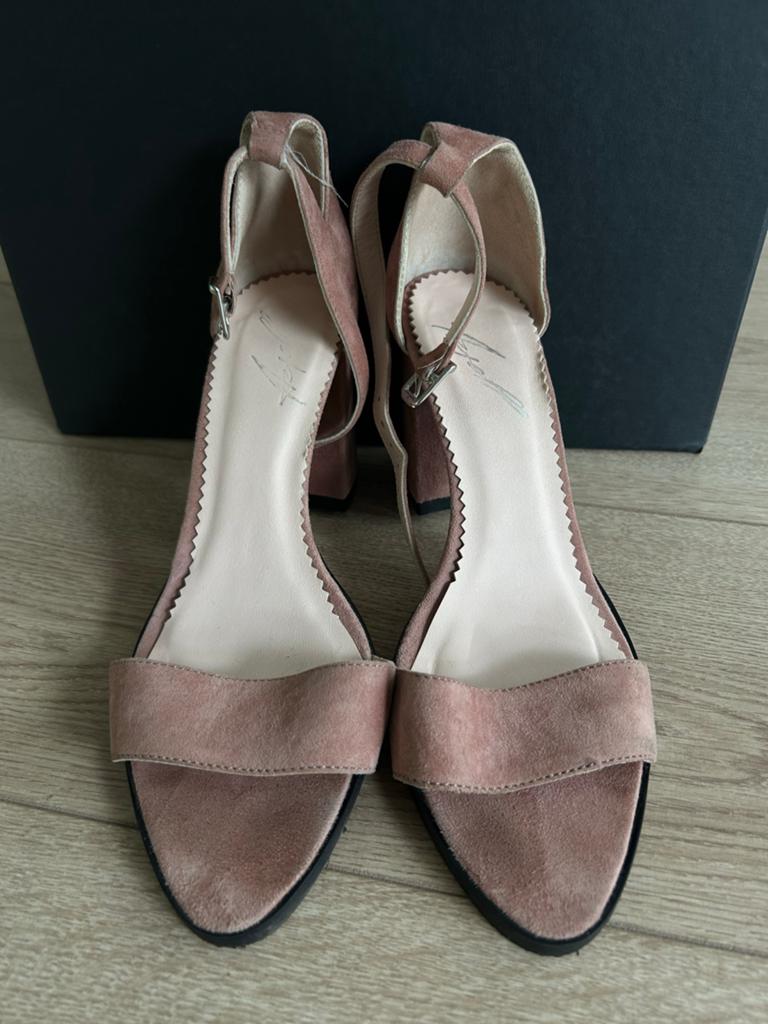 Roze suède sandalen met blokhak - Maat 40, Ophalen of Verzenden, Zo goed als nieuw, Roze, Sandalen of Muiltjes
