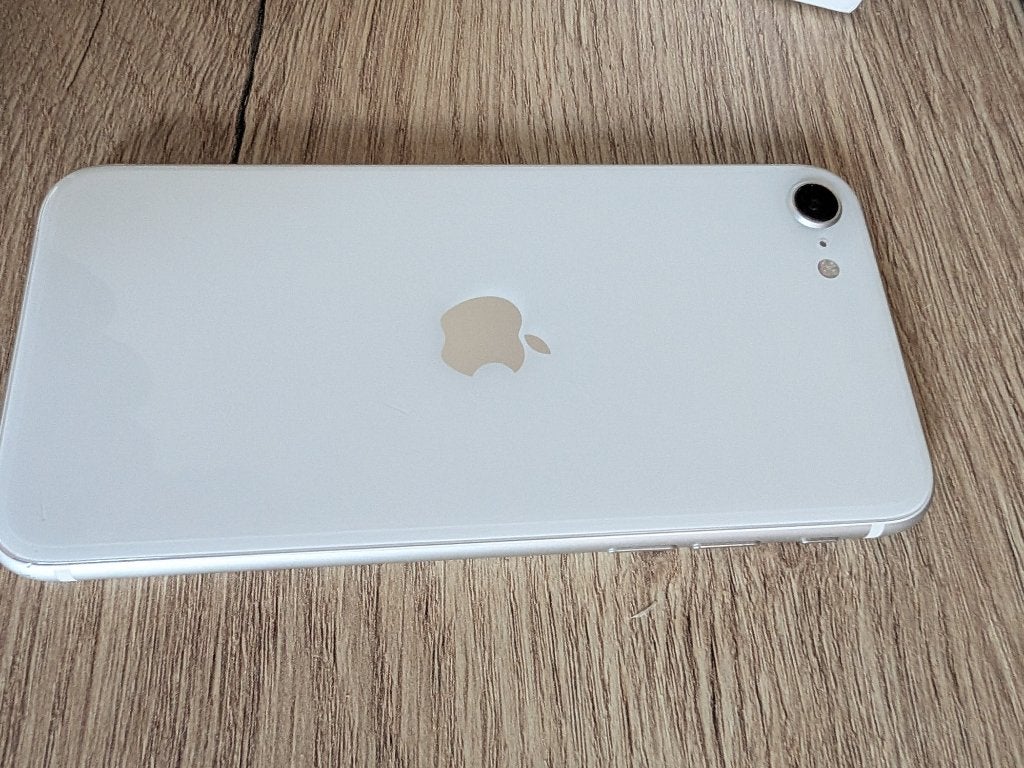 iPhone SE 2020 – 64GB – wit – zwakke accu + krasje, Telecommunicatie, Mobiele telefoons | Apple iPhone, Gebruikt, Ophalen of Verzenden