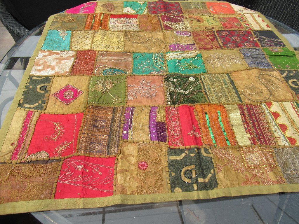 TAFELKLEED uit India 100x100 cm kleurig gevoerd € 45, Ophalen of Verzenden