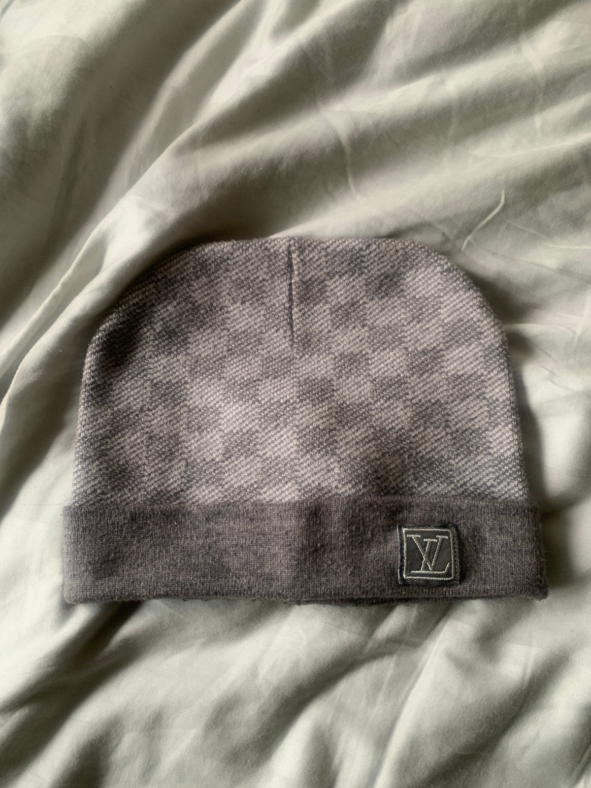 Louis Vuitton Muts - Grijs Damier Patroon, Ophalen of Verzenden, Zo goed als nieuw, Maat 38/40 (M), Muts