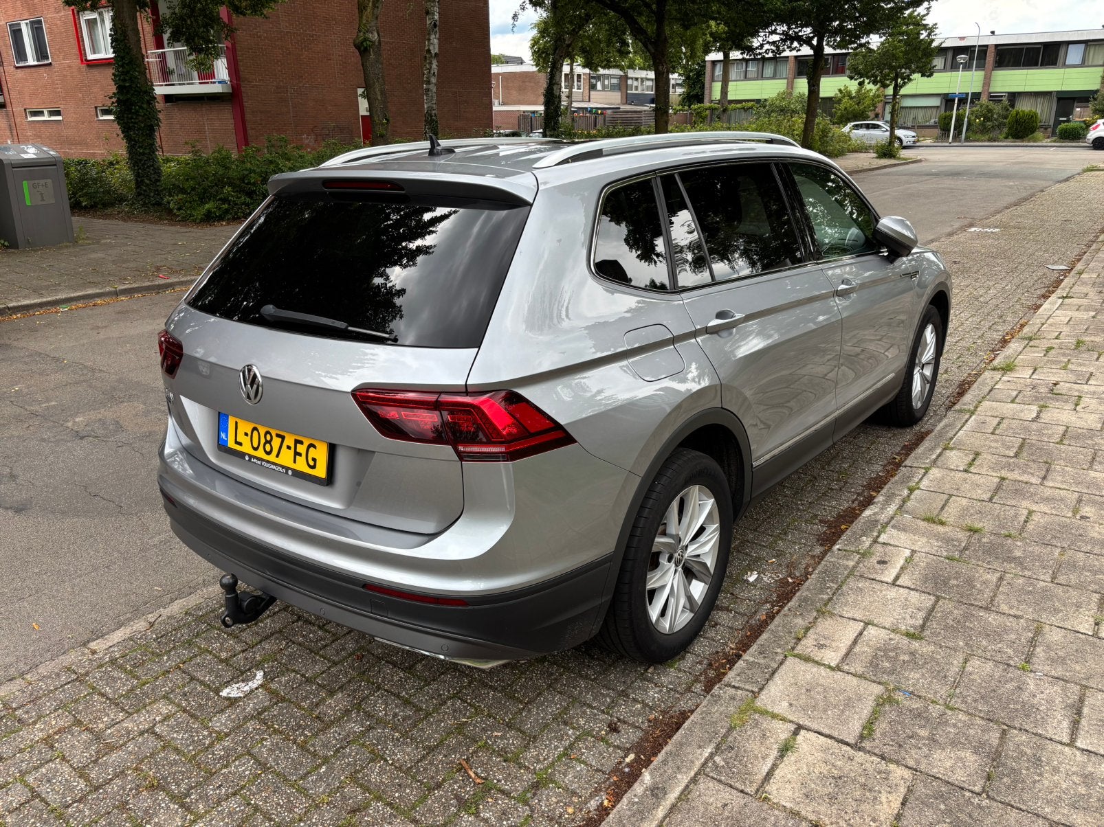 Volkswagen Tiguan 1.5 TSI 150pk 2021 Grijs, Auto's, Zwart, 4 cilinders, 7 stoelen, Particulier
