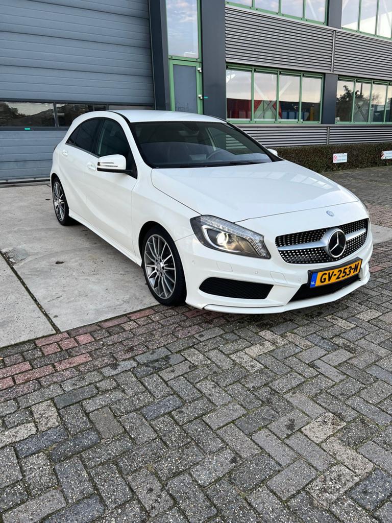 Mercedes-Benz A-Klasse 1.6 A180 Blue EFF AUT 2015 Wit, Auto's, Mercedes-Benz, Automaat, Achterwielaandrijving, 4 cilinders, Alcantara
