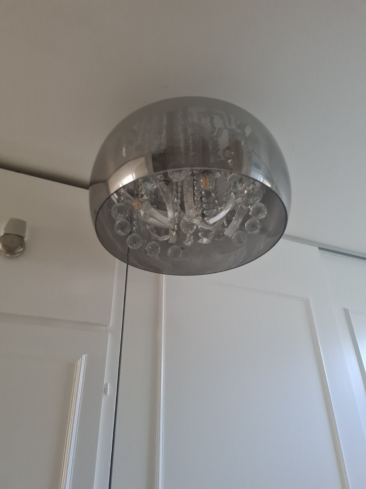 Moderne hanglamp met kristallen kroonluchter binnenin, Ophalen, Overige fittingen, Zo goed als nieuw, Glas