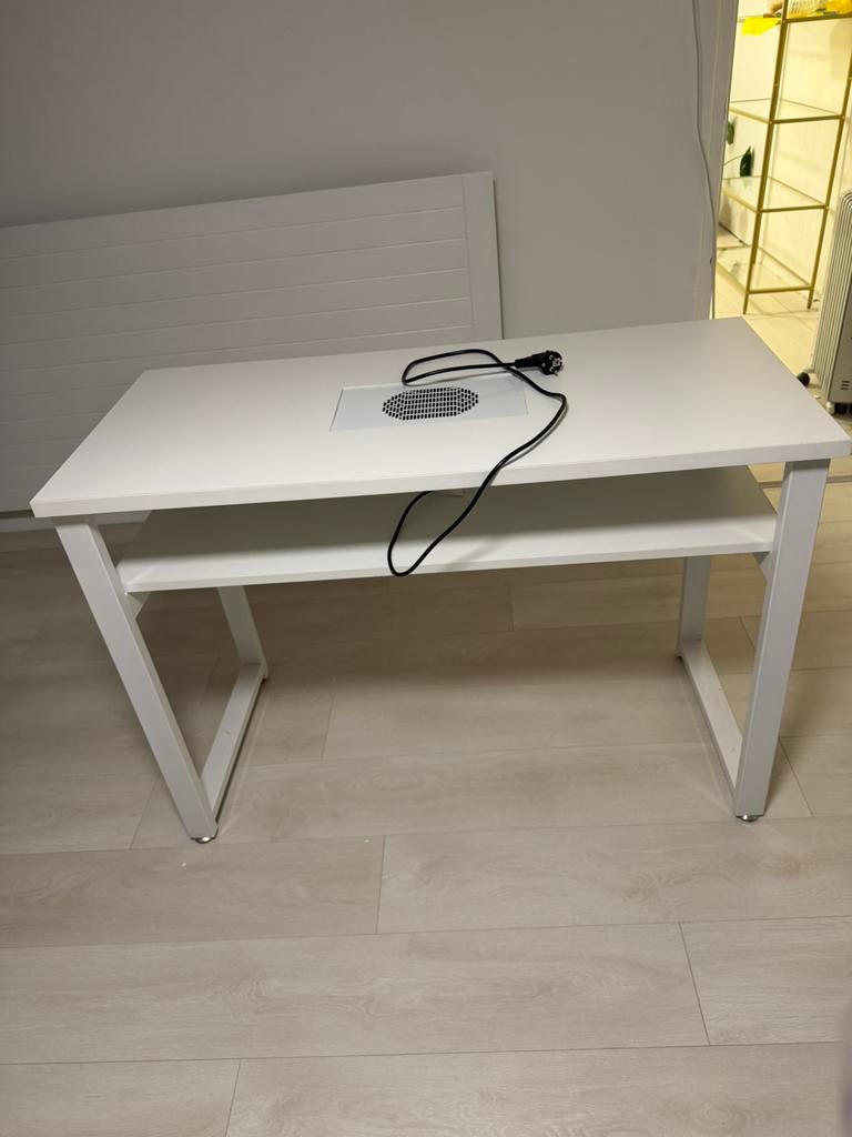 Manicure tafel met afzuiging, Huis en Inrichting, Bureaus, Zo goed als nieuw, Ophalen