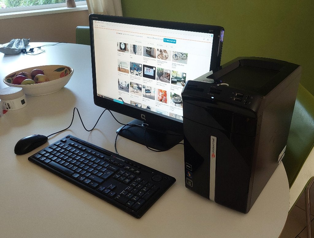 Packard Bell met Linux Mint met 21 inch Compaq scherm, Computers en Software, Met monitor, Gebruikt, 2 tot 3 Ghz, 8 GB