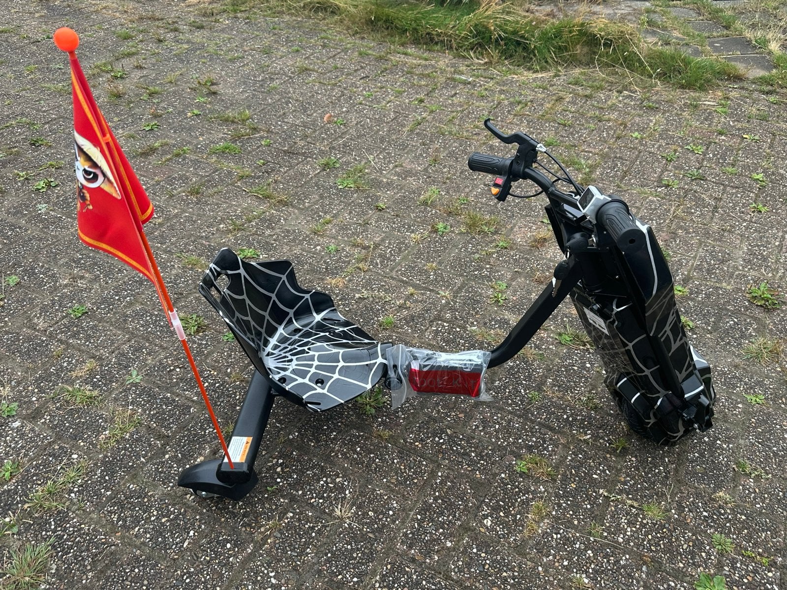 Elektrische Spider-Man drift trike met vlaggetje, Fietsen en Brommers, Ophalen, Nieuw, Elektrische step (E-scooter)