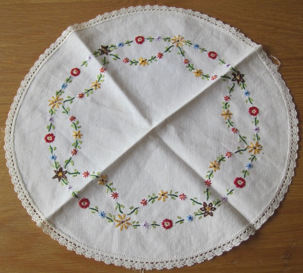 retro - vintage rond geborduurd kleedje, Ophalen of Verzenden, Huis en Inrichting