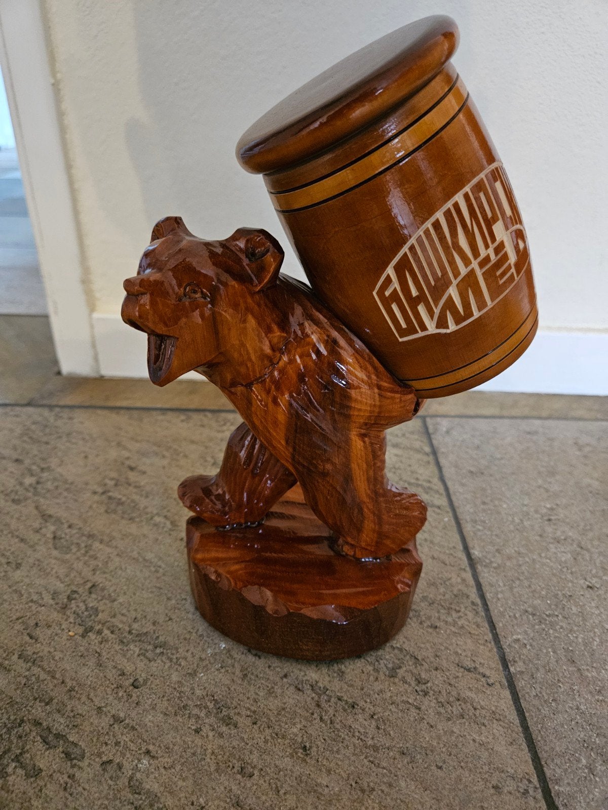 Houten beer met honingvat uit Rusland.Handgesneden sculptuur, Ophalen, 20 - 50 cm, Beeld, Hout