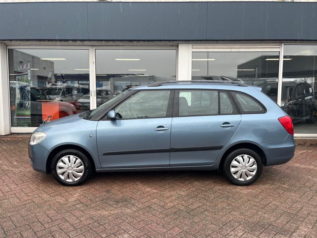 Skoda FABIA 1.4 16V Combi Ambiente Airco Cruise CV, Voorwielaandrijving, 4 cilinders, Blauw, Origineel Nederlands
