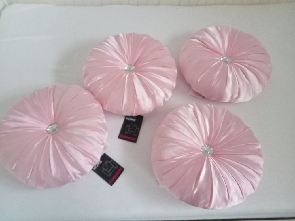 NIEUW 4 RONDE ROZE SATIJNEN KUSSENS PRIMARK HOME CUSHIONS, Ophalen, Rond, Nieuw, Sierkussen