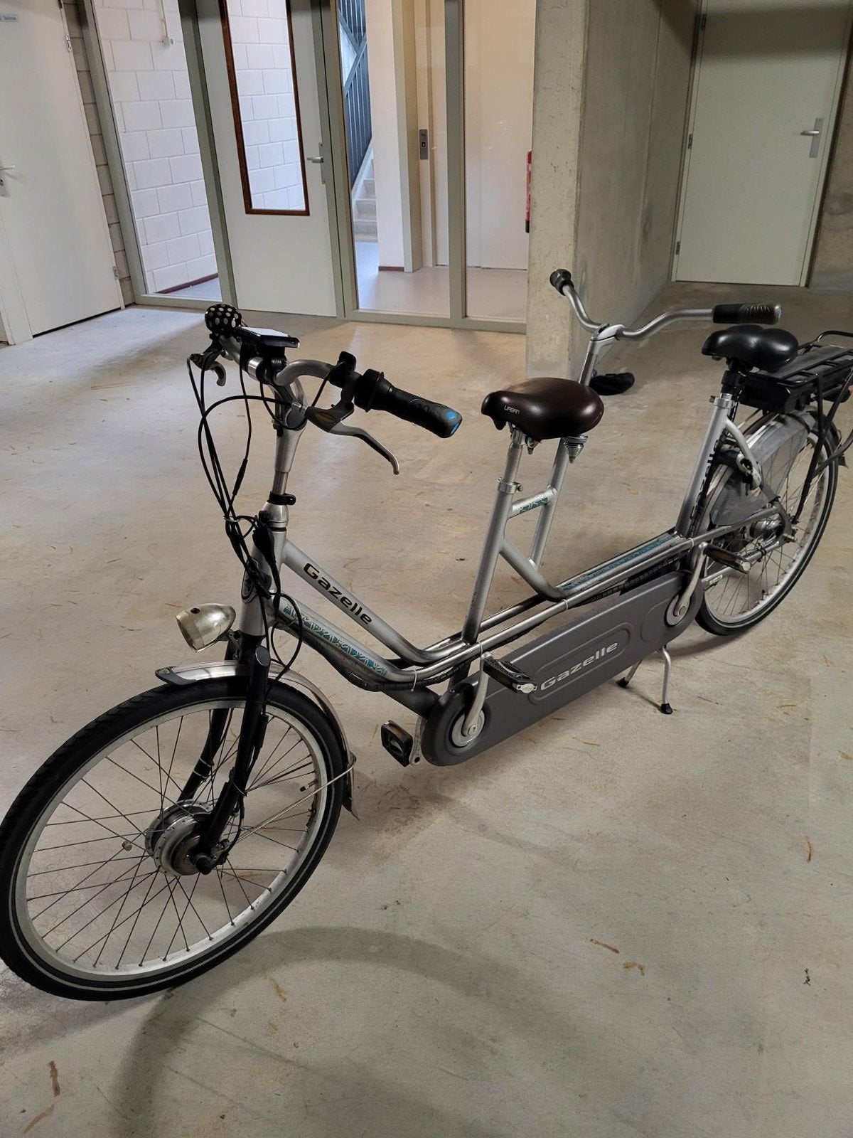 Gazelle elektrische tandem in zeer goede staat met 2 accu's, Fietsen en Brommers, Fietsen | Tandems, Ophalen, Minder dan 10 versnellingen