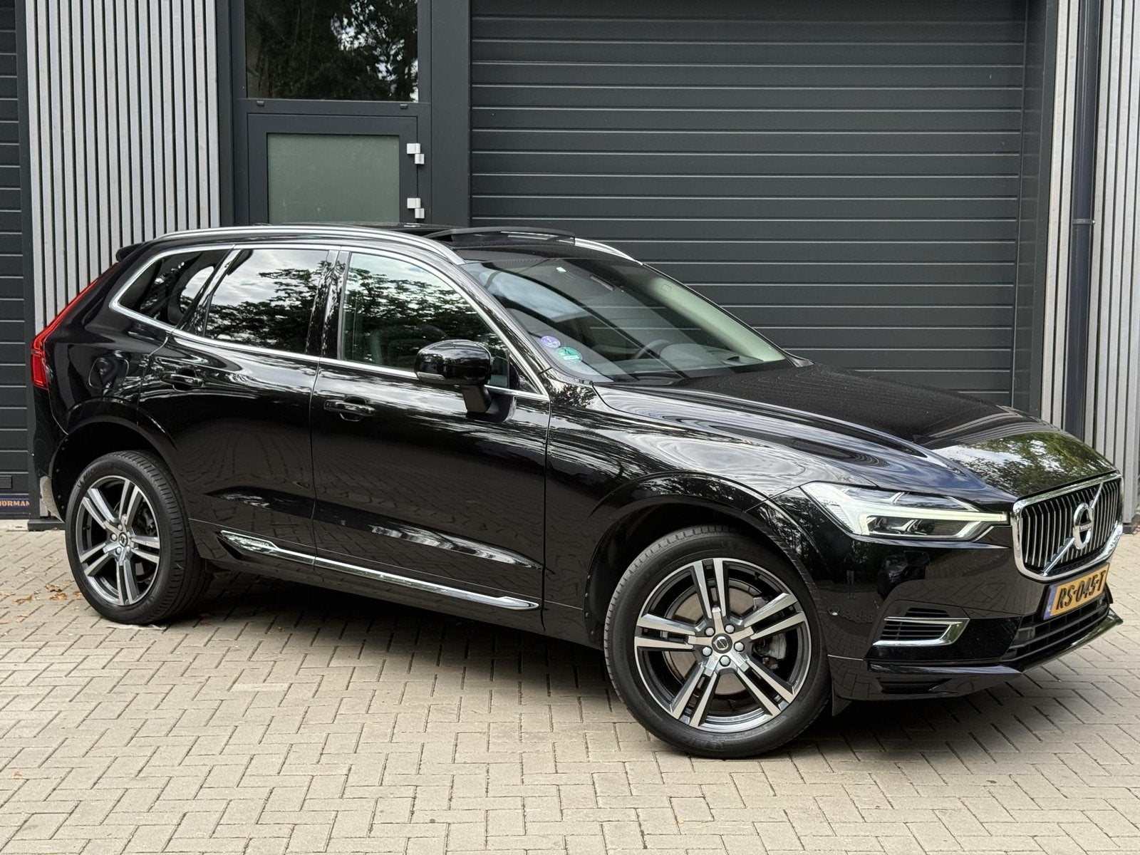 Volvo XC60 2.0 T8 Twin Engine AWD Inscription (bj 2018), Auto's, Gebruikt, 1969 cc, Zwart, Bedrijf