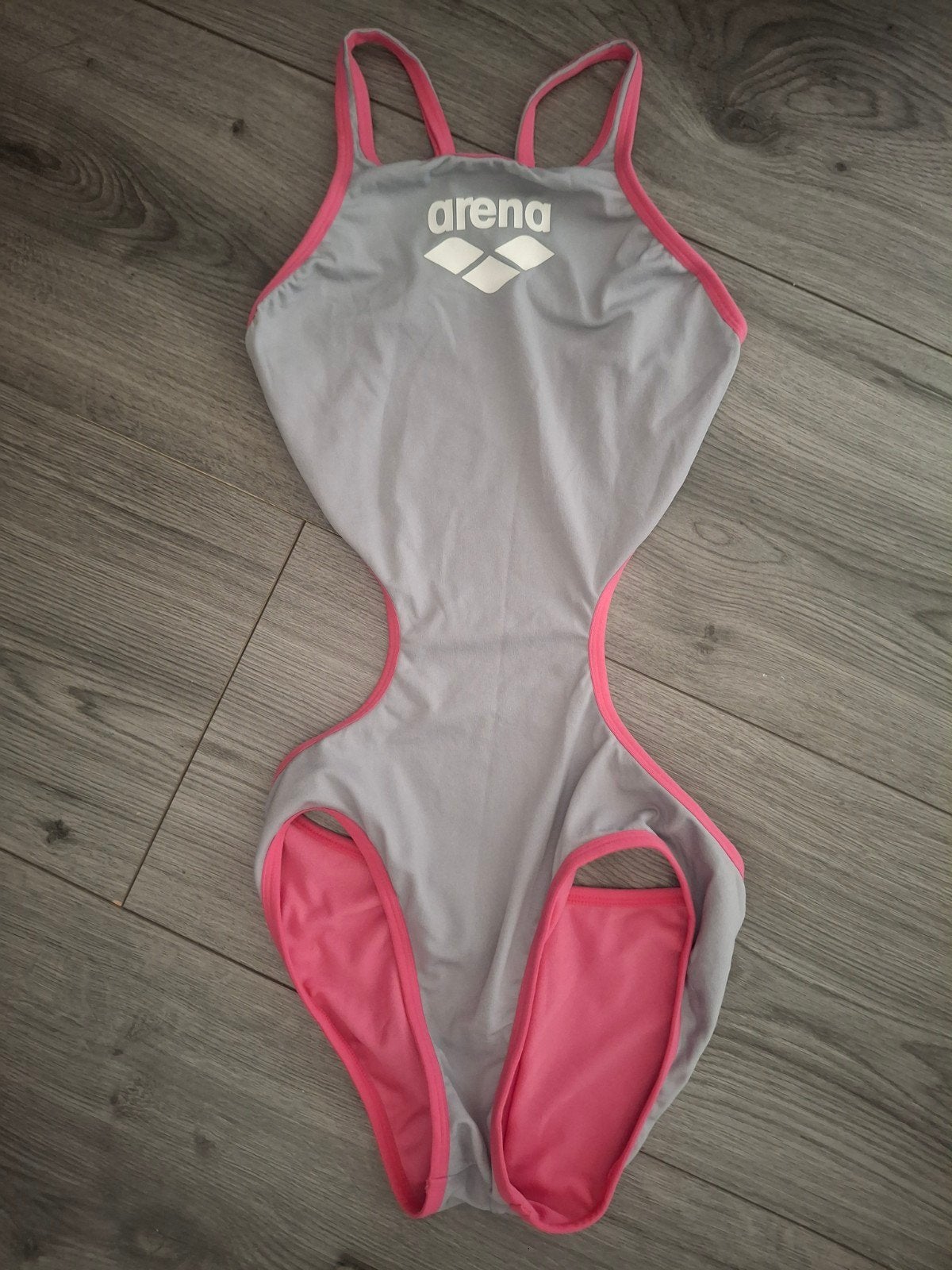 Arena Badpak D36 - Grijs met roze accenten, Kleding | Dames, Badmode en Zwemkleding, Arena, Badpak, Ophalen of Verzenden, Zo goed als nieuw