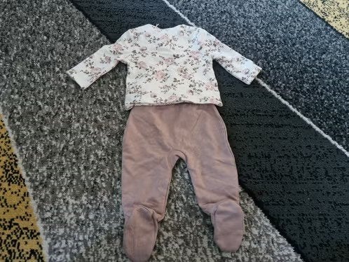 Nieuw Paars setje met roosjes maat 56 h, C&A, Meisje, Nieuw, Ophalen of Verzenden