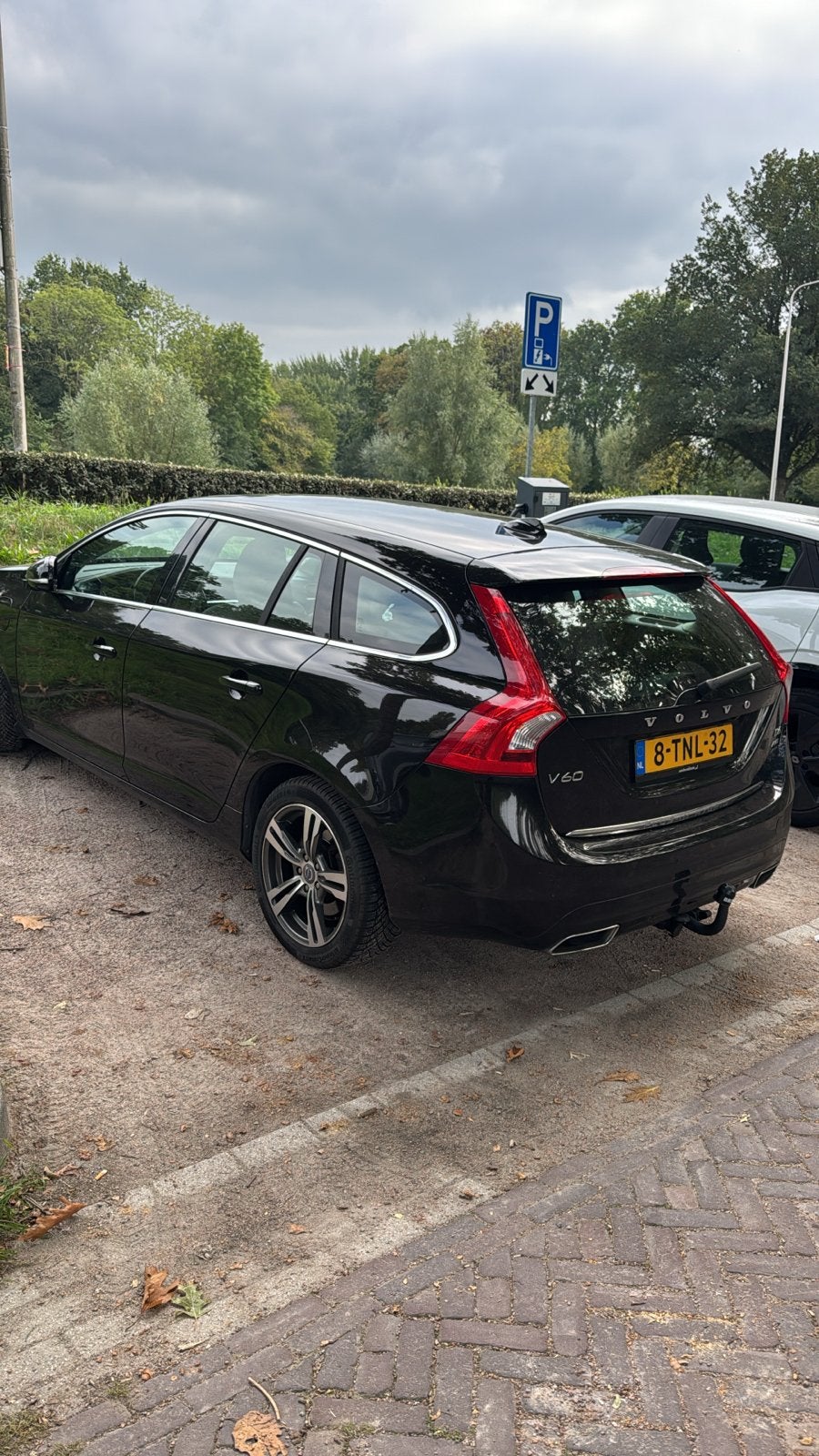 Volvo V60 D6 215pk Plug-in Hybrid 2014 Zwart, 1849 kg, 1800 kg, Zwart, Particulier