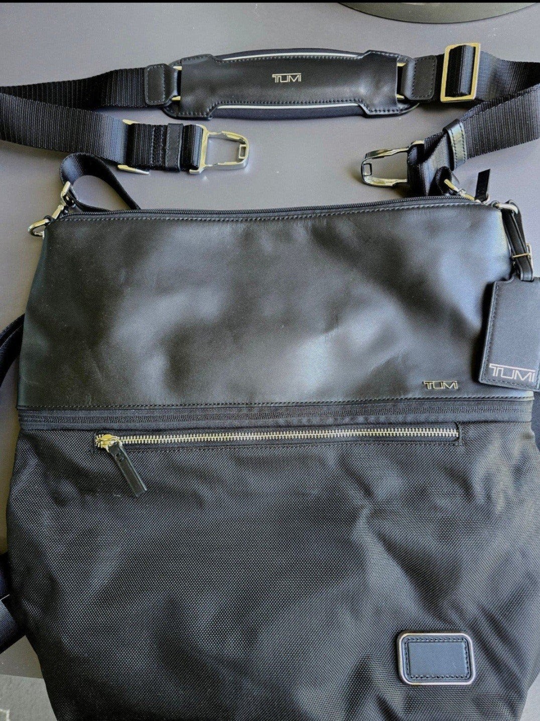 Tumi Leren & Canvas Tas Zwart - ZGAN - Rugtas/Schoudertas, Overige merken, Verzenden, 25 tot 40 cm, Zo goed als nieuw