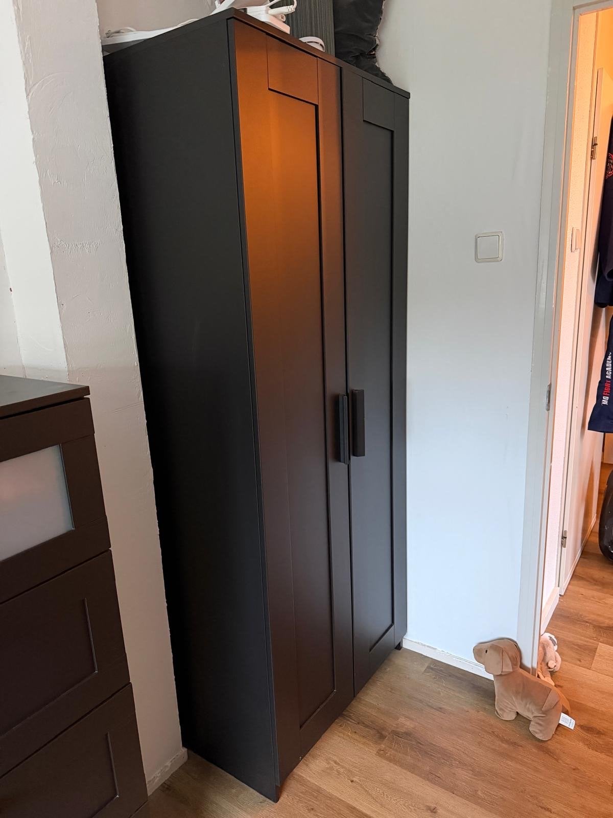 IKEA BRIMNES Kledingkast Zwart - Zo goed als nieuw, Huis en Inrichting, Ophalen, 50 tot 100 cm, Zo goed als nieuw, 150 tot 200 cm