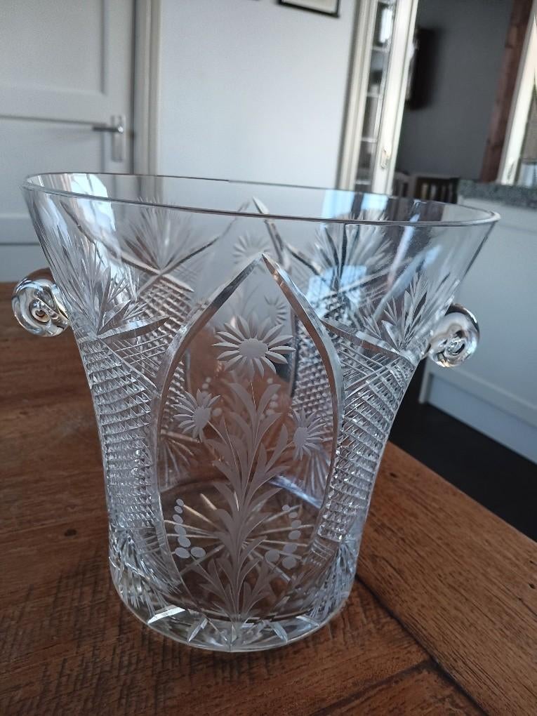 Antieke bloemenvaas met oren / geslepen glas, Ophalen