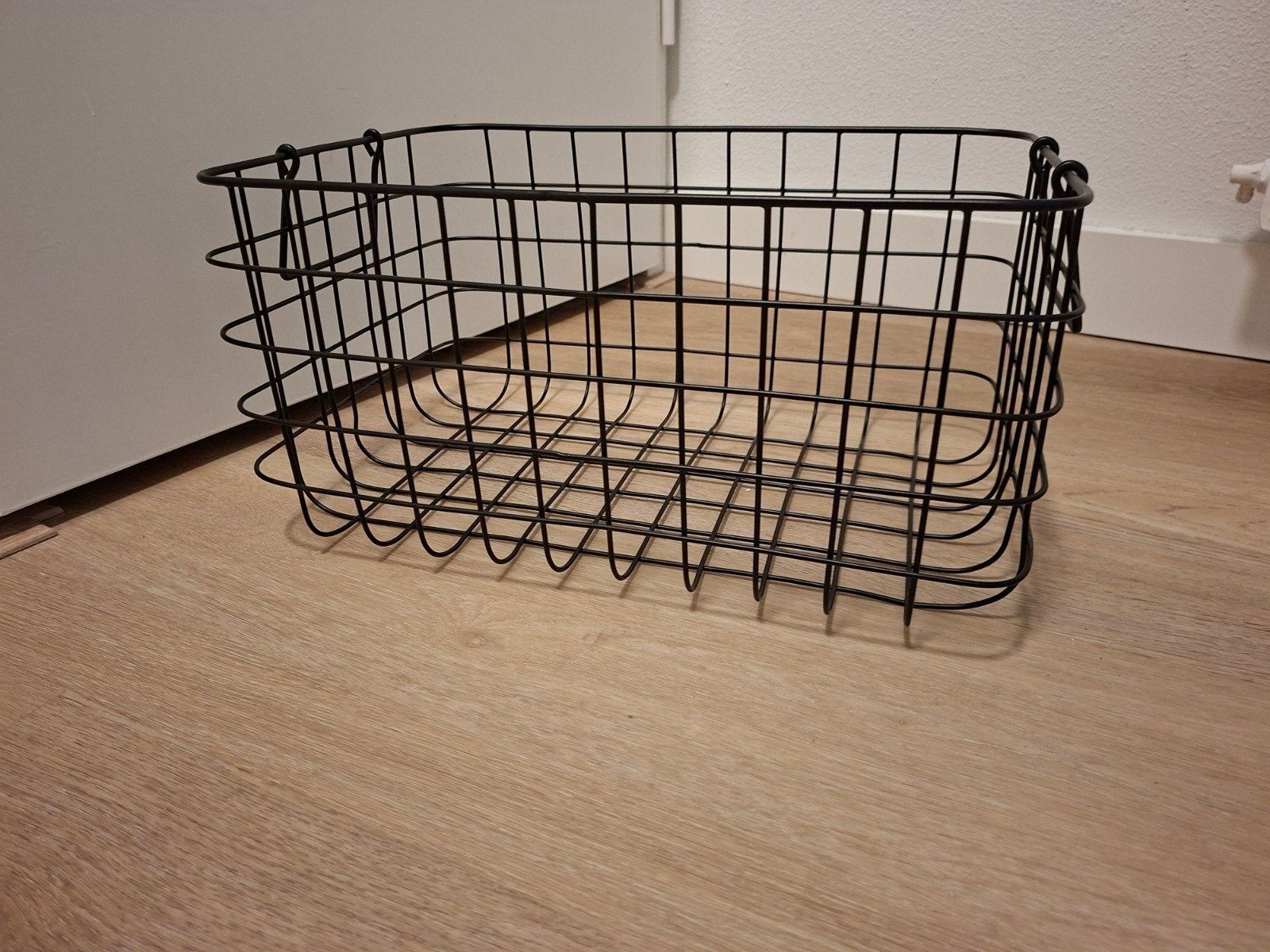draadmand zwart metaal, Huis en Inrichting, Woonaccessoires | Krantenbakken en Lectuurbakken, Ophalen, Metaal