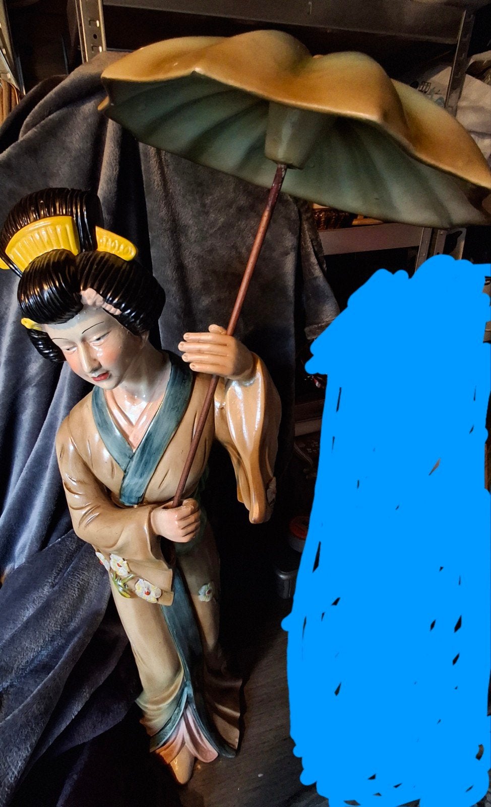 Decoratief beeld van een Japanse vrouw met parasol, Overige materialen, Beeld, Meerkleurig, 50 - 100 cm