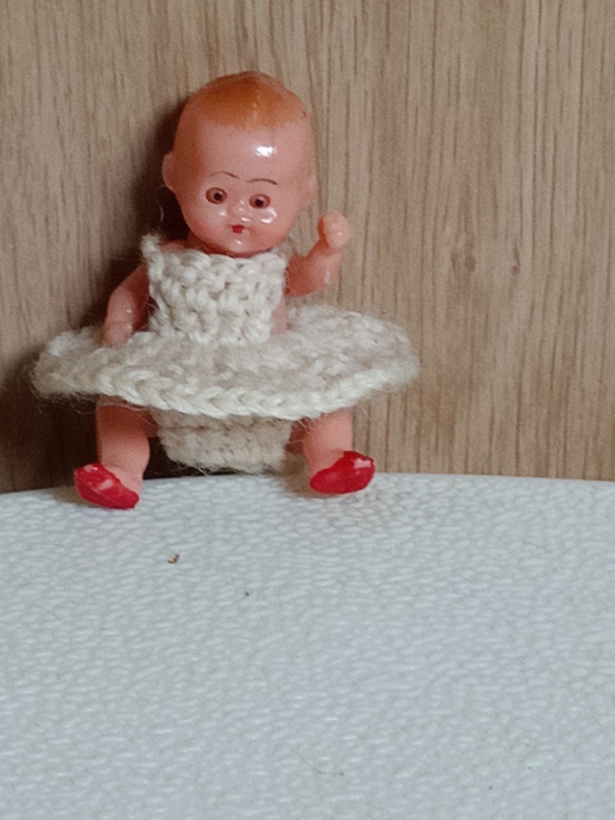 Oud poppenhuis  baby popje jaren '50/'60, Verzamelen, Ophalen of Verzenden, Gebruikt, Poppenhuis