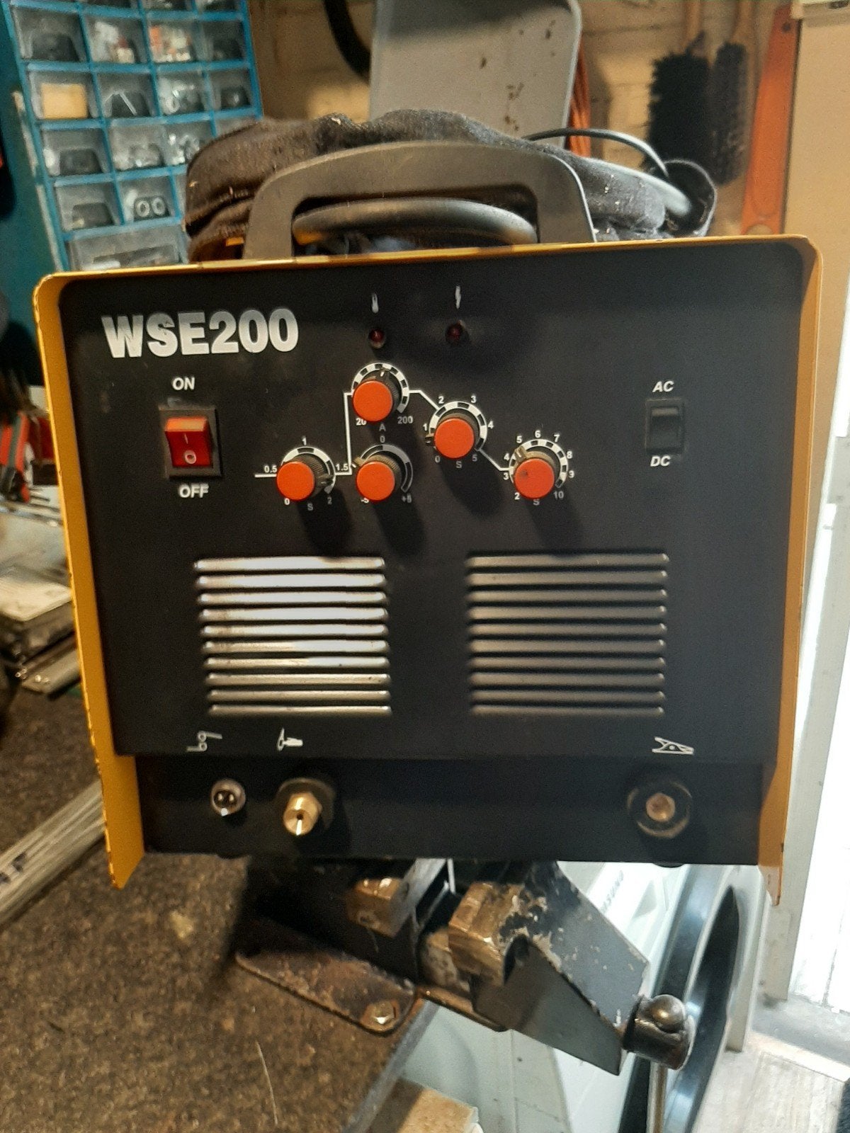 Giant WSE200 TIG Lasapparaat met toorts en massakabel, Doe-het-zelf en Verbouw, Ophalen, Gebruikt, 150 tot 250 ampère, Tig