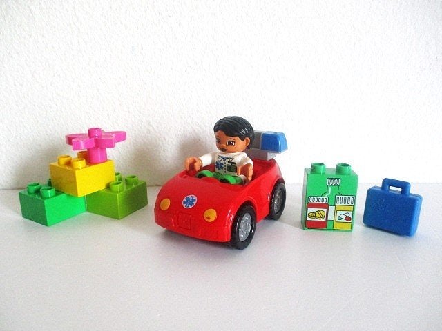 duplo verpleegster in autootje, Kinderen en Baby's, Speelgoed | Duplo en Lego, Ophalen of Verzenden, Zo goed als nieuw, Duplo