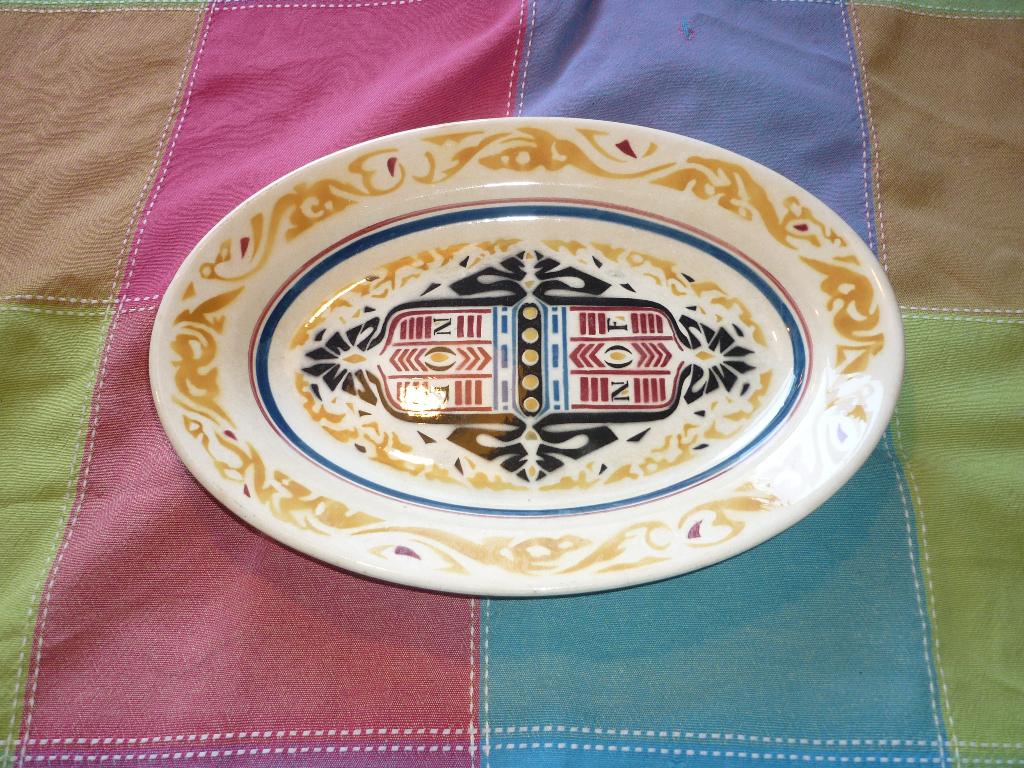 Art Deco schaal Petrus Regout , Calve Delft in goede staat, Antiek en Kunst, Ophalen of Verzenden